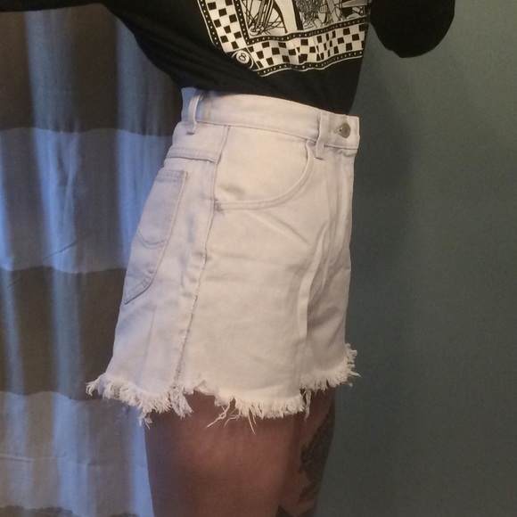 Ultra Light-Wash Shorts - Picture 2 of 4